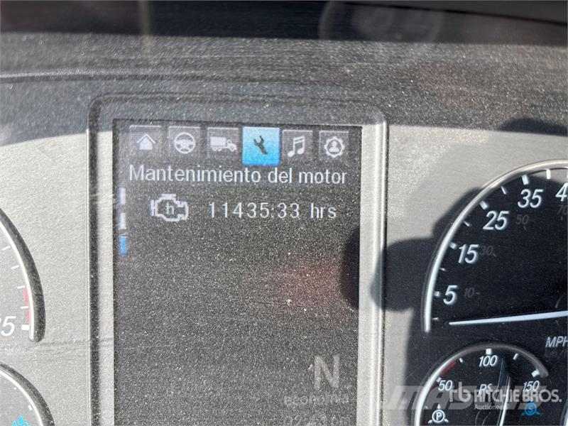 Freightliner Cascadia 126 6x4 T/A Sleeper Truck Tractor Vilcēji