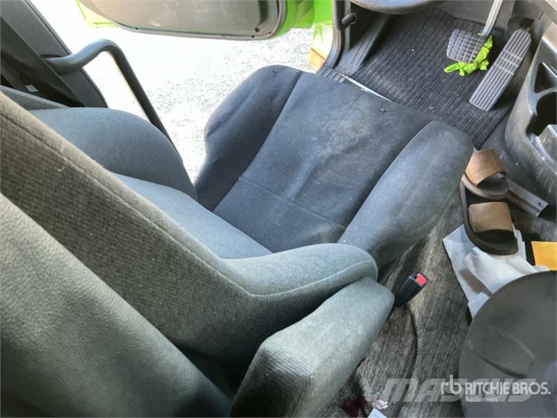 Freightliner Cascadia 126 T/A Sleeper Truck Tractor (Inoperable Тягачі