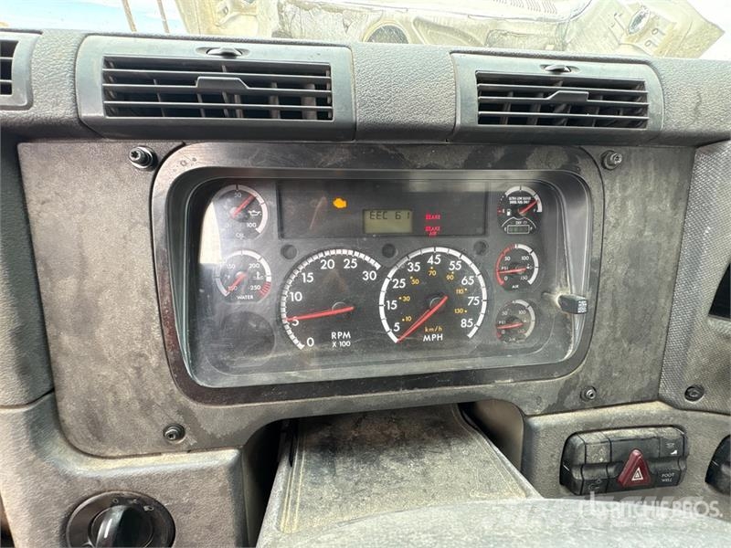 Freightliner Cascadia 6x4 T/A Day Cab Truck Tractor Vilcēji