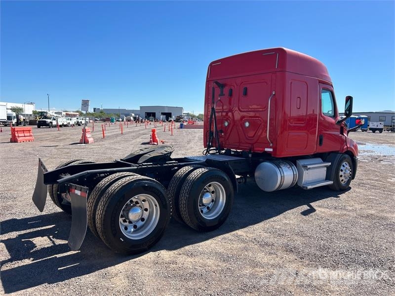 Freightliner Cascadia 116 Sadulveokid