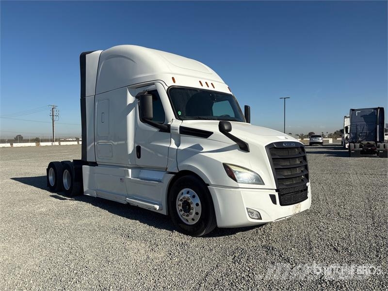 Freightliner Cascadia 126 6x4 T/A Sleeper Truck Tractor Vilcēji