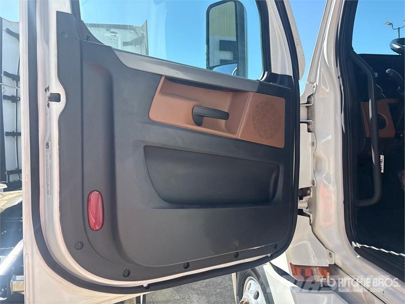 Freightliner Cascadia 126 6x4 T/A Sleeper Truck Tractor Tracteur routier