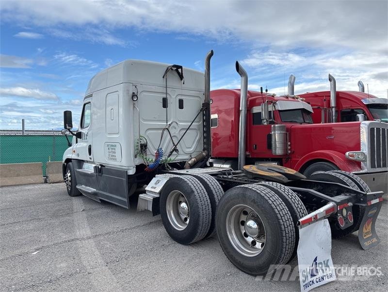 Freightliner Cascadia 125 6x4 T/A Sleeper Truck Tractor 트랙터 유닛