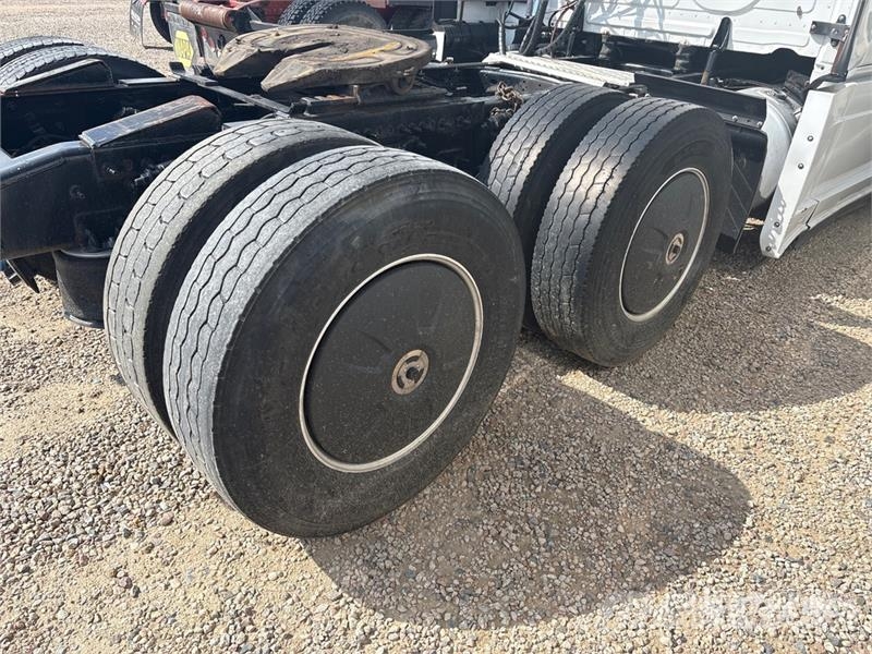 Freightliner Cascadia 125 6x4 T/A Sleeper Truck Tractor (Inoper 트랙터 유닛