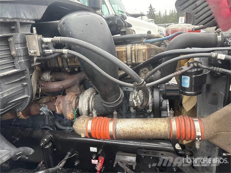 Freightliner Cascadia 125 8x4 Tri/A Day Cab Truck Tractor Vilcēji