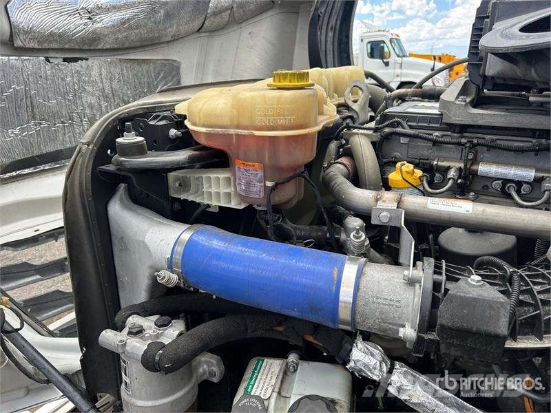 Freightliner Cascadia 126 6x4 T/A Sleeper Truck Tractor Тягачі