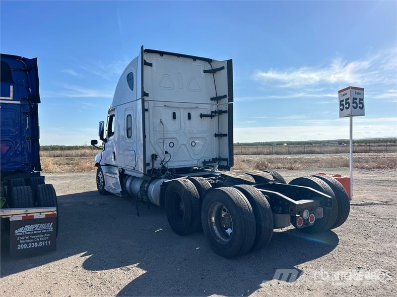 Freightliner Cascadia 6x4 T/A Sleeper Truck Tractor Тягачі