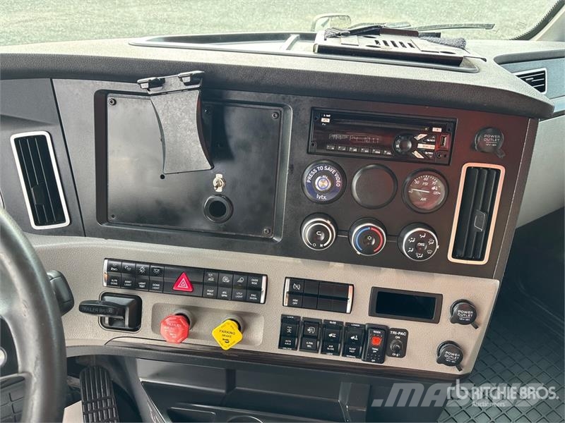 Freightliner Cascadia 126 6x4 T/A Sleeper Truck Tractor 트랙터 유닛