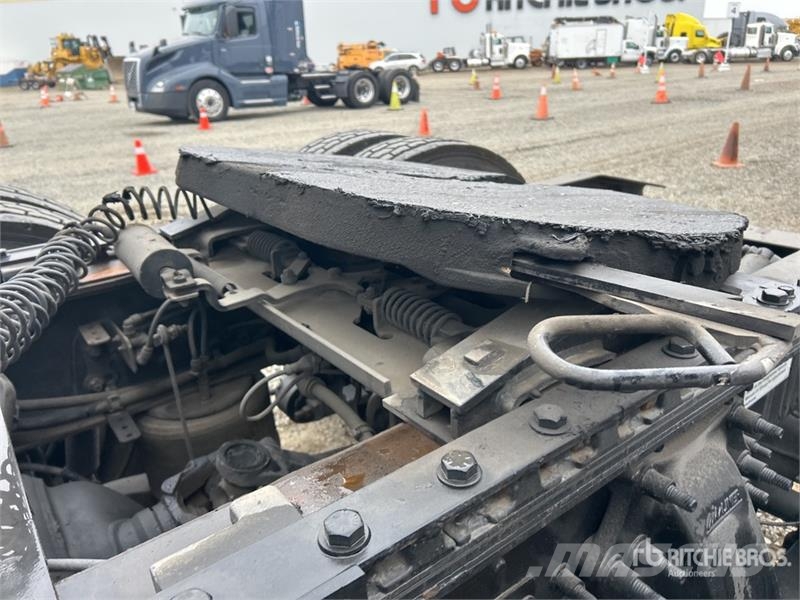 Freightliner Cascadia 125 6x4 T/A Sleeper Truck Tractor Cabezas tractoras