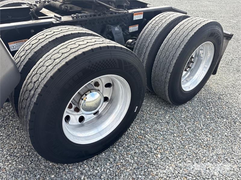 Freightliner Cascadia 6x4 T/A Sleeper Truck Tractor Влекачи