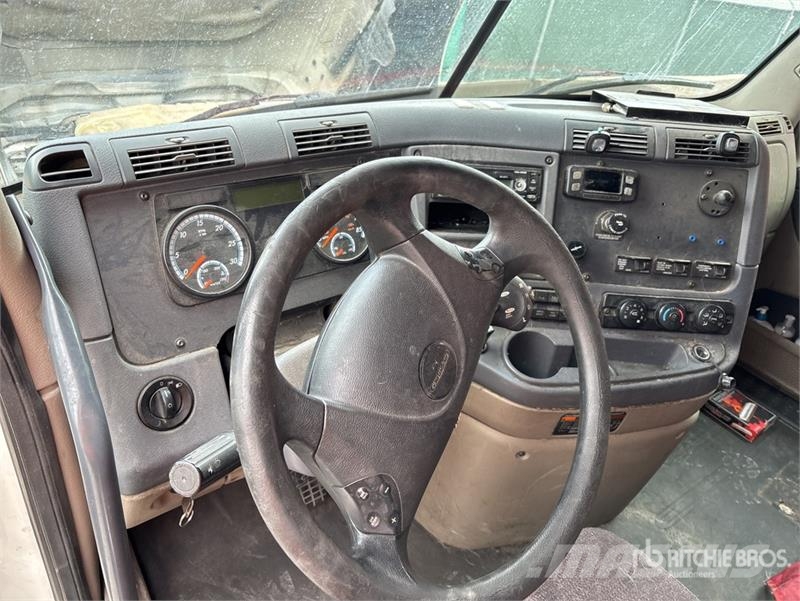 Freightliner Cascadia 125 6x4 T/A Sleeper Truck Tractor 트랙터 유닛