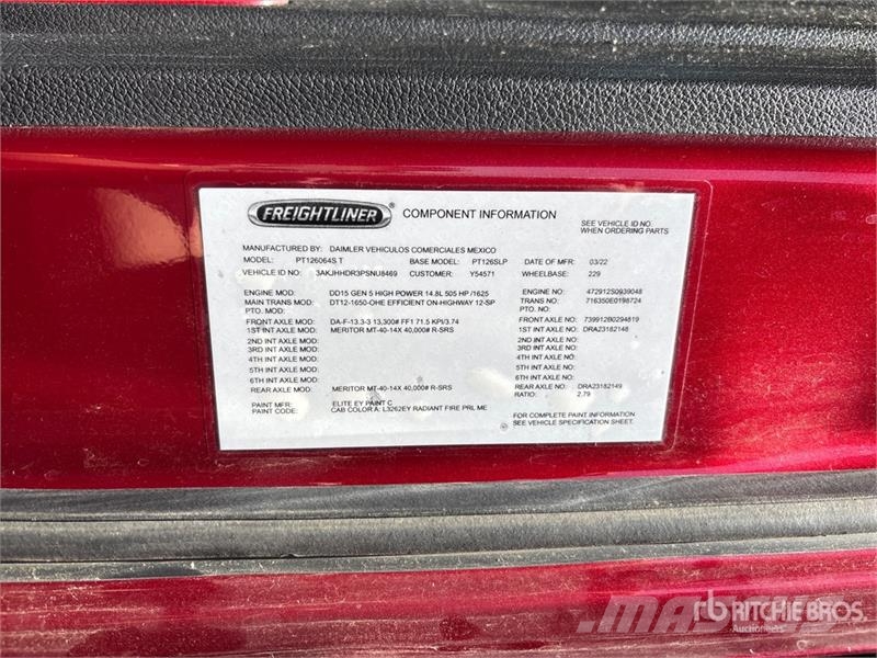 Freightliner Cascadia 126 6x4 T/A Sleeper Truck Tractor Тягачі