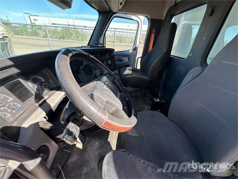 Freightliner Cascadia 126 Kipper