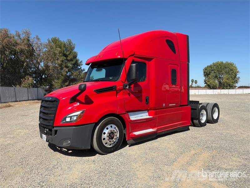 Freightliner Cascadia 126 6x4 T/A Sleeper Truck Tractor وحدات الجر