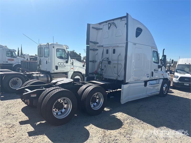 Freightliner Cascadia 125 6x4 T/A Sleeper Truck Tractor Tracteur routier