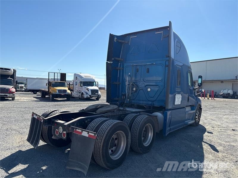 Freightliner Cascadia 126 6x2 T/A Sleeper Truck Tractor Vlačilci