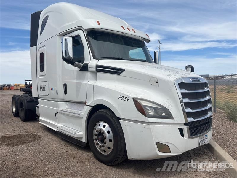 Freightliner Cascadia 126 6x4 T/A Sleeper Truck Tractor (Inoper Nyergesvontatók