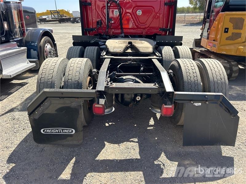 Freightliner Cascadia 126 T/A Sleeper Truck Tractor Tractor Units