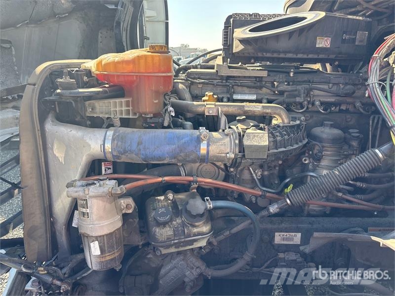 Freightliner Cascadia 126 6x4 T/A Sleeper Truck Tractor Tractor Units
