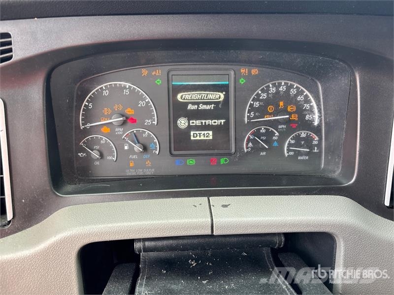 Freightliner Cascadia 126 6x4 T/A Sleeper Truck Tractor Sattelzugmaschinen