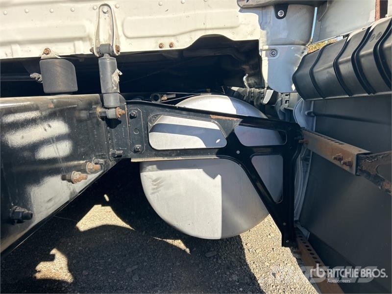 Freightliner Cascadia 126 6x4 T/A Sleeper Truck Tractor (Inoper Тягачі