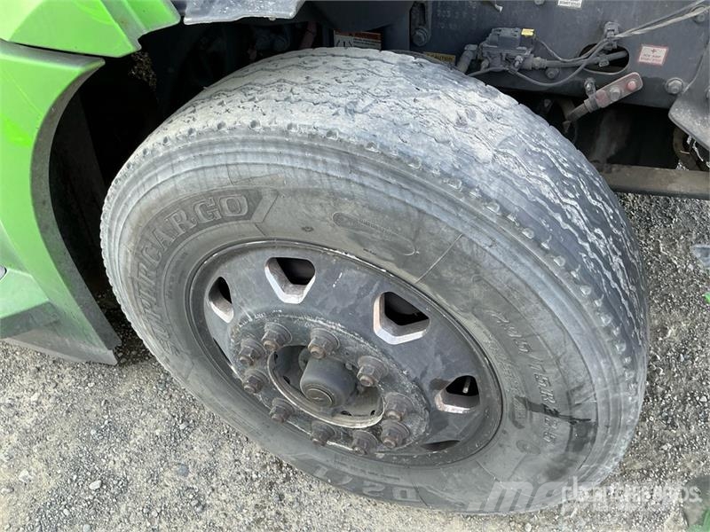 Freightliner Cascadia 126 T/A Sleeper Truck Tractor (Inoperable Тягачі