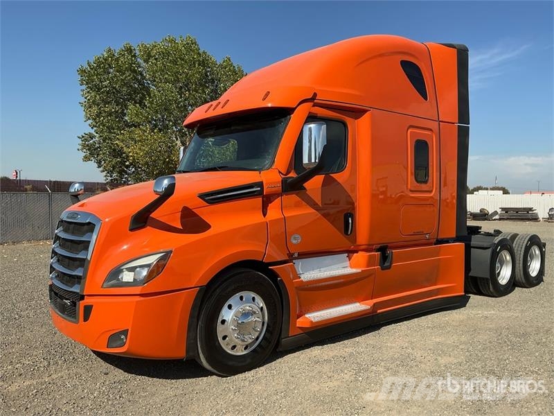 Freightliner Cascadia 126 6x4 T/A Sleeper Truck Tractor 트랙터 유닛