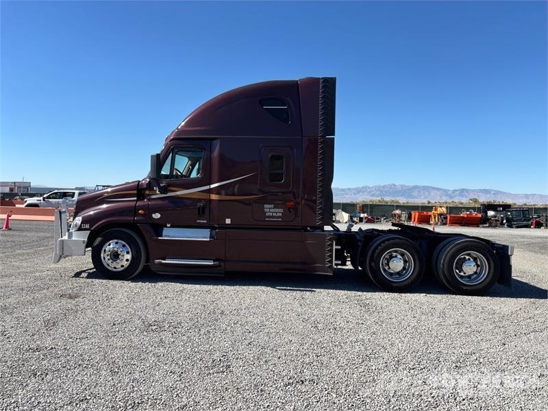 Freightliner Cascadia 125 6x4 T/A Sleeper Truck Tractor Tractor Units