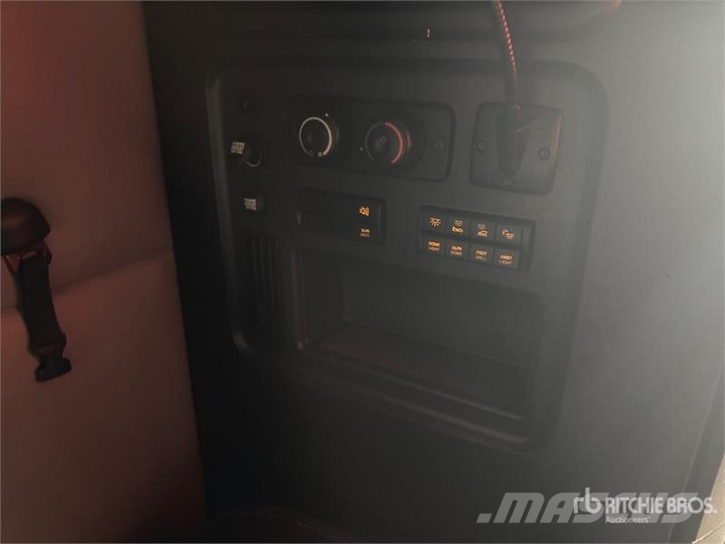 Freightliner Cascadia 126 6x4 T/A Sleeper Truck Tractor Autotractoare