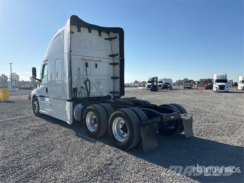 Freightliner Cascadia 126 6x4 T/A Sleeper Truck Tractor Vilcēji
