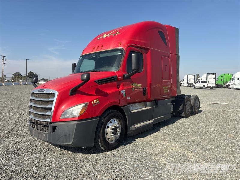 Freightliner Cascadia 126 6x4 T/A Sleeper Truck Tractor Vilcēji