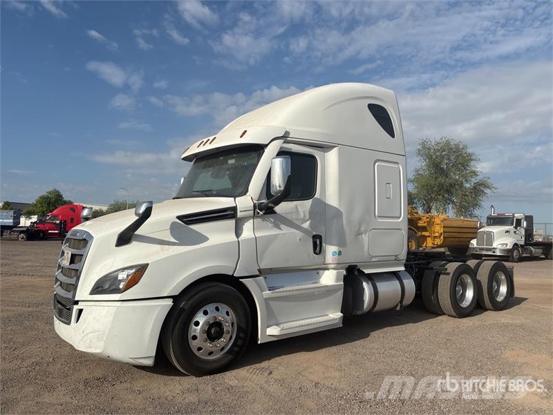 Freightliner Cascadia 126 6x4 T/A Sleeper Truck Tractor 牵引车