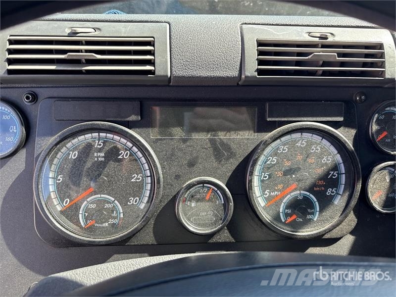 Freightliner Cascadia 125 6x4 T/A Sleeper Truck Tractor Седельные тягачи
