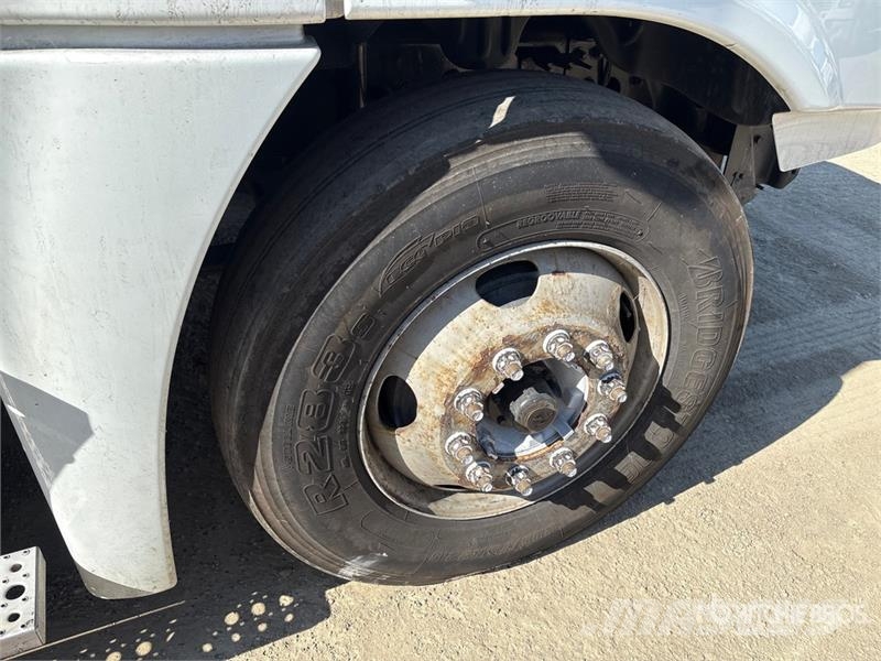 Freightliner Cascadia 125 6x4 Roll-Off Truck (Inoperable) شاحنات لوادر