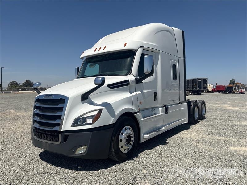 Freightliner Cascadia 126 6x4 T/A Sleeper Truck Tractor Тягачі