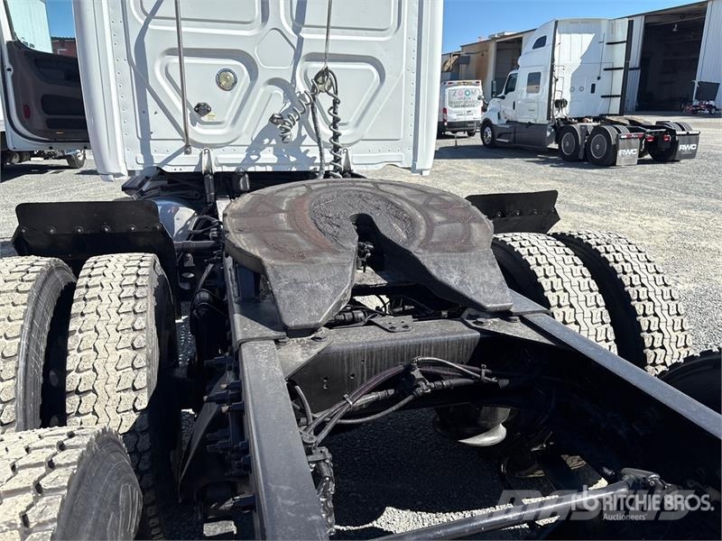 Freightliner Cascadia 125 6x4 T/A Sleeper Truck Tractor Motrici e Trattori Stradali