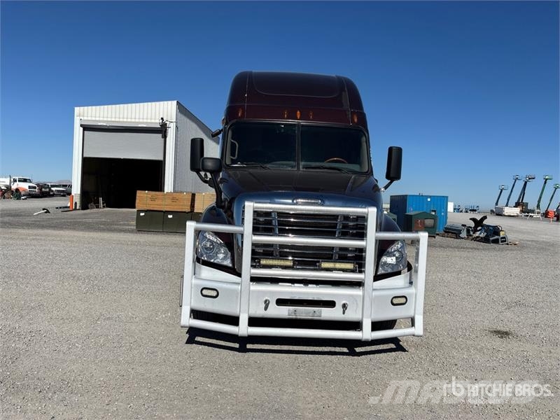 Freightliner Cascadia 125 6x4 T/A Sleeper Truck Tractor Tractor Units