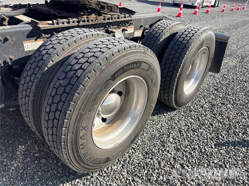 Freightliner Cascadia 126 6x4 T/A Sleeper Truck Tractor Vilcēji