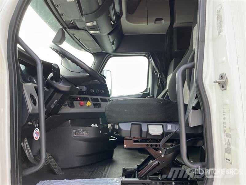 Freightliner Cascadia 126 Autotractoare