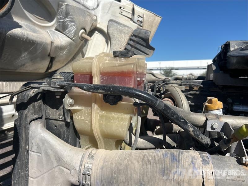 Freightliner Cascadia 125 6x4 T/A Dump Truck Camion benne