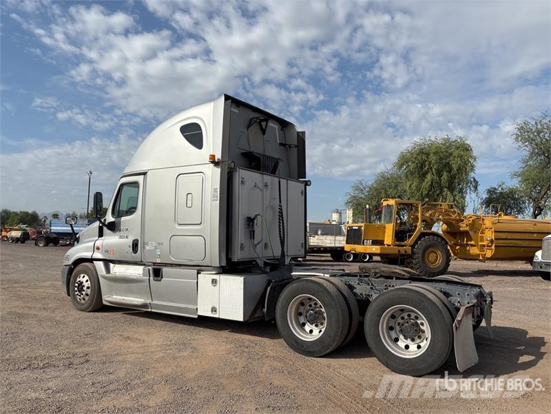 Freightliner Cascadia 125 6x4 T/A Sleeper Truck Tractor Tracteur routier