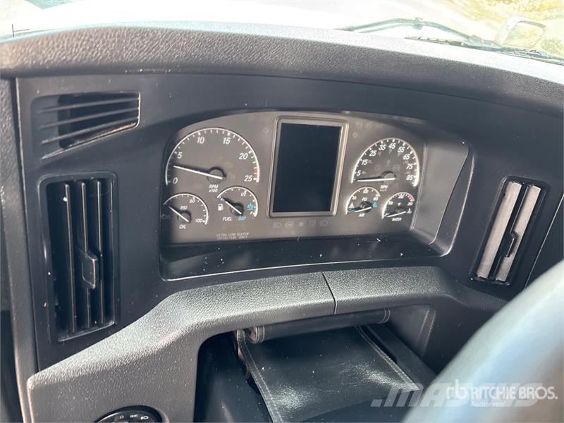 Freightliner Cascadia 126 6x4 T/A Sleeper Truck Tractor Tractor Units