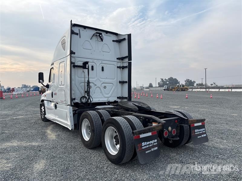 Freightliner Cascadia 125 6x4 T/A Sleeper Truck Tractor Vilcēji
