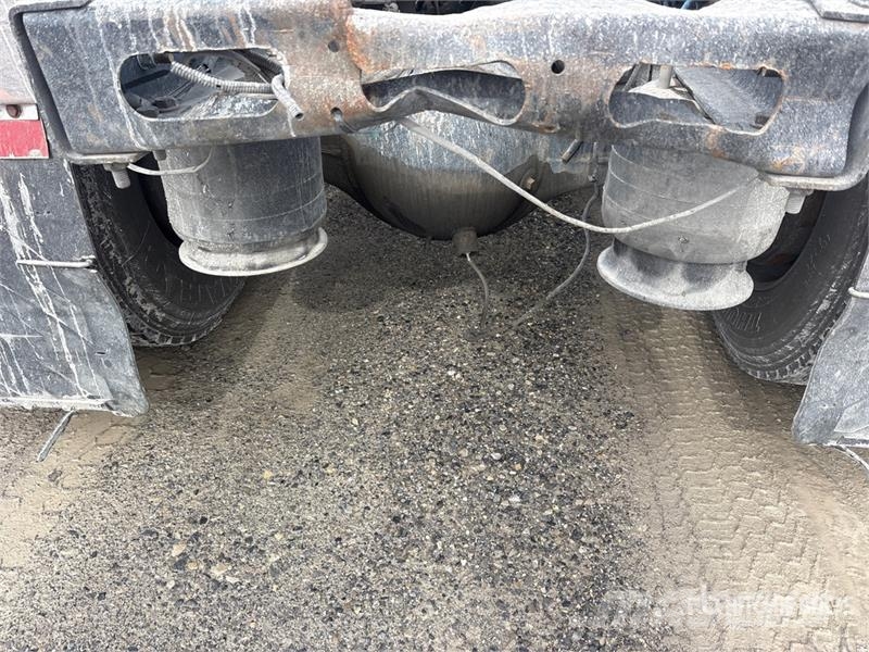 Freightliner Cascadia 125 6x4 T/A Sleeper Truck Tractor Тягачі