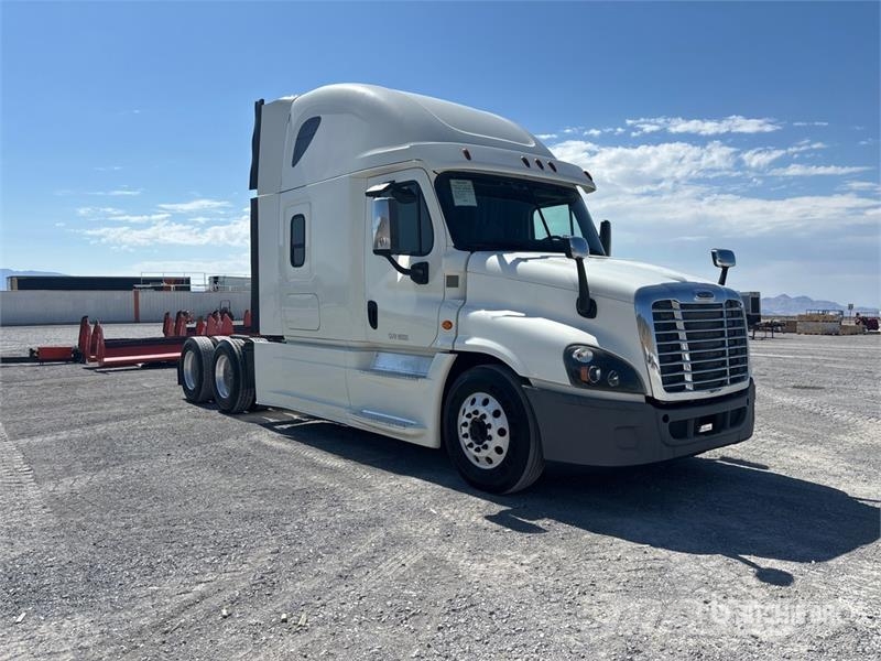 Freightliner Cascadia 125 6x4 T/A Sleeper Truck Tractor Тягачі