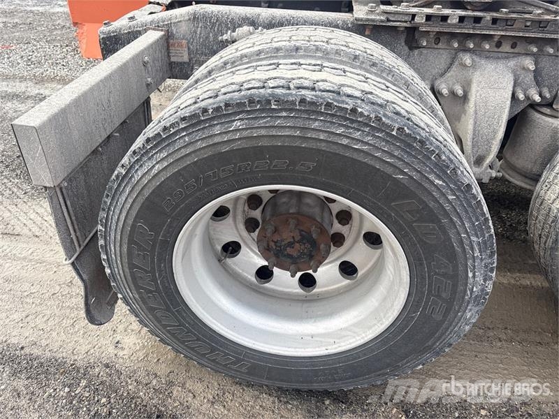 Freightliner Cascadia 125 6x4 T/A Sleeper Truck Tractor Тягачі