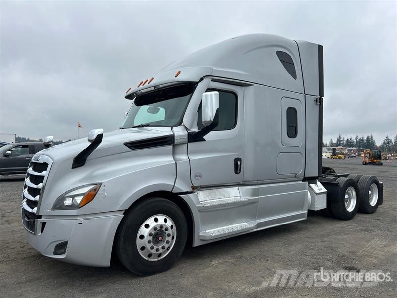 Freightliner Cascadia 126 6x4 T/A Sleeper Truck Tractor Vlačilci