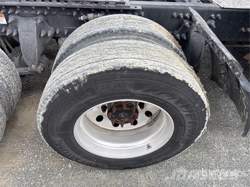 Freightliner Cascadia 126 6x4 T/A Sleeper Truck Tractor Sattelzugmaschinen