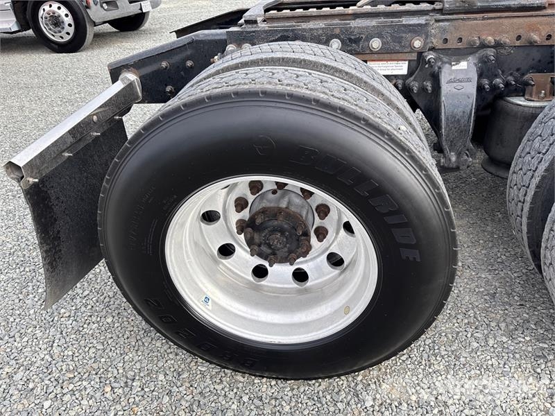 Freightliner Cascadia 126 6x4 T/A Sleeper Truck Tractor 트랙터 유닛