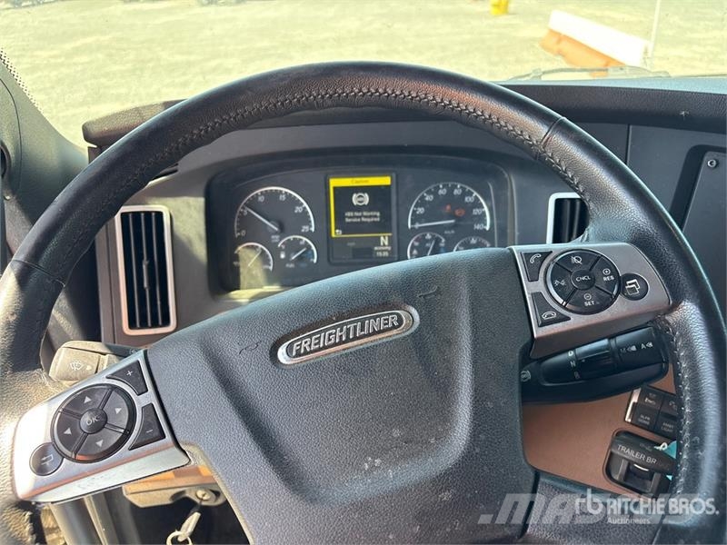 Freightliner Cascadia 126 6x4 T/A Sleeper Truck Tractor وحدات الجر